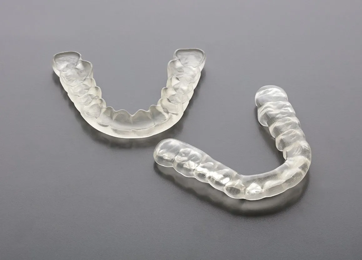 modello-di-ritenitore-dentale-stampato-con-resina-biocompatibile
