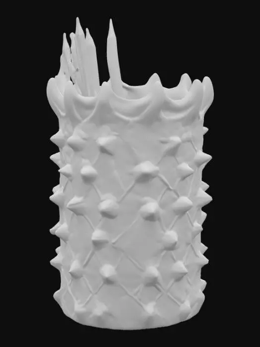 3D model for Уникальная подставка для карандашей имеет цилиндрическую форму, слегка сужающуюся к верхнему краю. Ее поверхность полностью покрыта тщательно проработанной чешуей, имитирующей кожу дракона или динозавра. Множество острых, угловатых шипов выступают по всей поверхности, придавая ей внушительный, но захватывающий вид. Темные, переливающиеся чешуйки отливают оттенками глубокого зеленого и коричневого, напоминая о затвердевшем, кожистом материале. Ощущения от прикосновения были бы грубыми и неровными, с отчетливыми рельефными контурами каждой чешуйки и острыми кончиками шипов.
