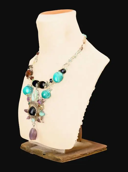 3D model for doğal taşlarla oluşturulmuş kolyeler