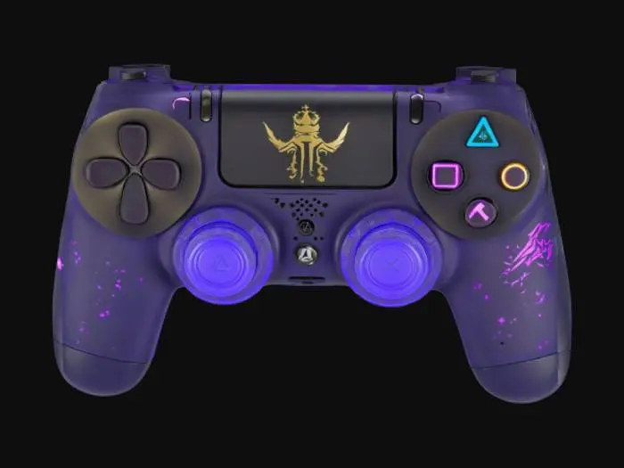 3D model for Un mando de PlayStation 4 detallado, de plástico negro mate. Los agarres están cubiertos por un diseño de aura mágica de color morado y azul neón que parece brillar desde dentro. En el centro, sobre el touchpad, está grabado el símbolo del Monarca de las Sombras en un dorado metálico y pulido. Los botones de acción son de un material translúcido con un resplandor azul en su interior. Estilo hiperrealista, renderizado de alta calidad, como un producto de edición limitada. Quiero que tenga textura el modelo