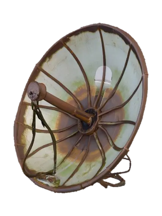 A heavily weathered, industrial-style parabolic dish, likely a spotlight or… 3D model, vytvořený pomocí AI