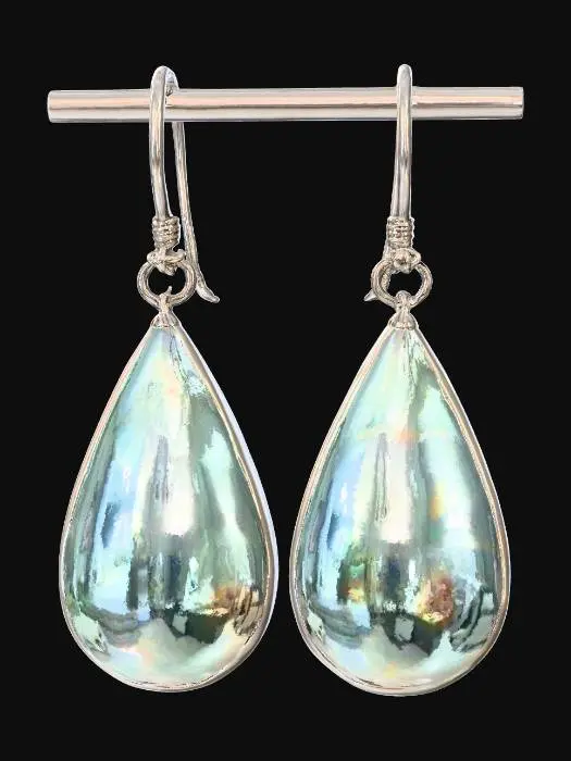 3D model for pair of teardrop shaped opal stone earrings. the opal is wrapped in sterling silver wires