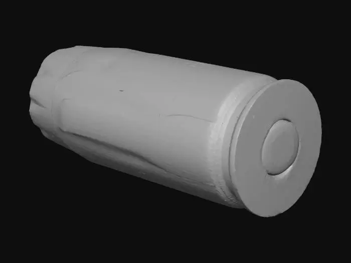 3D model for Một vỏ đạn đã qua sử dụng, có hình trụ rỗng, màu vàng đồng với bề mặt hơi xỉn và có thể có các vết xước nhỏ hoặc biến dạng nhẹ do quá trình bắn. Phần đầu hơi loe ra, và đáy vỏ đạn có dấu vết của chốt kim hỏa, tạo ra một vết lõm tròn rõ ràng trên bề mặt kim loại.