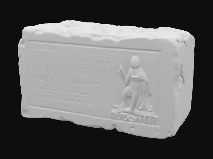 3D model for Детализированная римская вотивная плита, высеченная из шероховатого, но прочного известняка, имеет прямоугольную форму с немного неровными краями. Ее поверхность серовато-белая, с вкраплениями более темных минералов, и на ощупь кажется пористой и пыльной. В центре плиты выгравировано латинское посвящение или барельефное изображение божества, жертвенника или символов, связанных с культом. Линии гравировки четкие и глубокие, создающие осязаемый контраст с фоном. Возможно, присутствуют следы мха или выветривания в углублениях, подчеркивающие древность.
