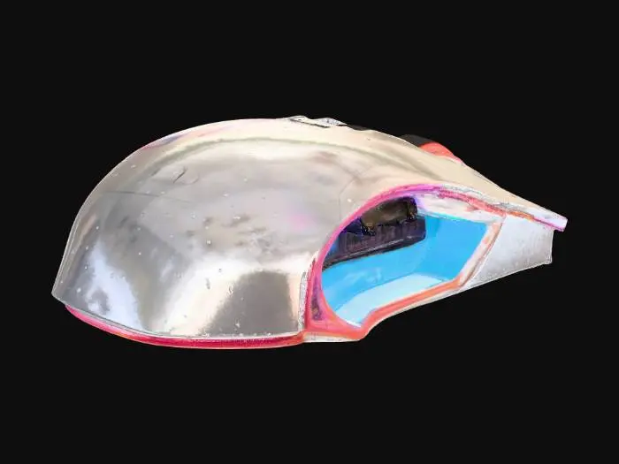 3D model for Игровая мышь имеет обтекаемый, эргономичный корпус из прозрачного пластика, сквозь который просматриваются ее внутренние компоненты. Внутри мыши расположены ярко светящиеся, сложные электронные схемы, излучающие многоцветное, постоянно меняющееся сияние. Пластик корпуса гладкий и прохладный на ощупь, а ее кнопки кажутся упругими и тактильными.