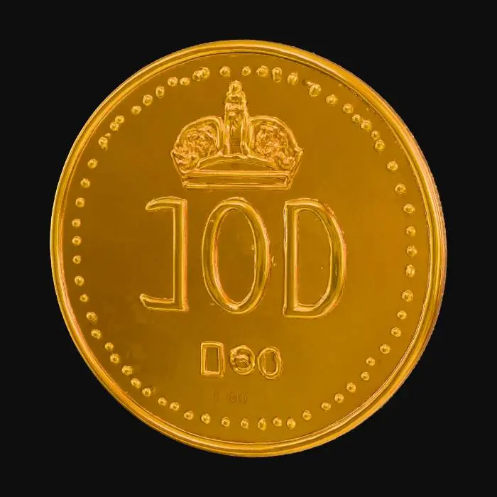 3D model for Блестящая золотая монета, круглая и плоская, с рельефным изображением короны на одной стороне и числа "100" на другой. Поверхность монеты гладкая и холодная на ощупь, с ярко выраженным металлическим блеском. Края монеты слегка стерты от использования, но детали изображения остаются четкими.