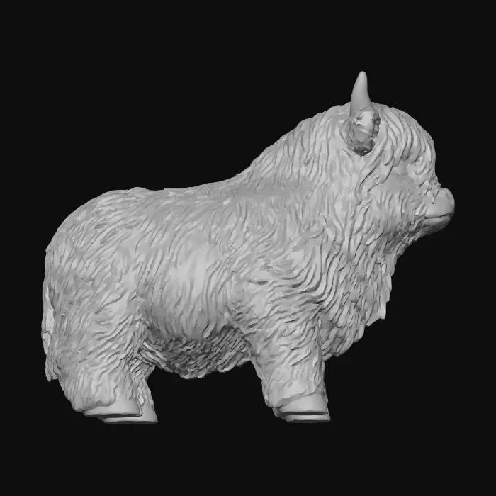 3D model for Eine niedliche Baby-Hochlandrind-Figur aus mattem Harz mit einer ausgeprägten, zotteligen Felltextur in warmem Rostbraun. Sie besitzt einen rundlichen Körper, kurze, stämmige Beine und kleine, leicht gekrümmte Hörner. Das dichte Fell verdeckt sanft die Augen, was ihr ein kuscheliges Aussehen und eine haptisch ansprechende Oberfläche verleiht.