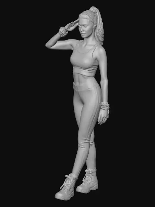 3D model for Eine athletische, weibliche Figur in militärisch angehauchter Sportkleidung, die einen Salut ausführt und einen selbstbewussten Ausdruck zeigt. Ihr Haar ist zu einem kurzen Pferdeschwanz gebunden, und sie trägt ein Stirnband. Ihr Outfit besteht aus einem bauchfreien Top in Olivgrün und Cremeweiß sowie eng anliegenden Hosen in ähnlichen Farbtönen mit vertikalen Streifen. Die Kleidung ist aus glattem, dehnbarem Stoff gefertigt. Sie trägt fingerlose Handschuhe, Armbänder und robuste, knöchelhohe Stiefel. Die gesamte Erscheinung ist funktional und energisch.