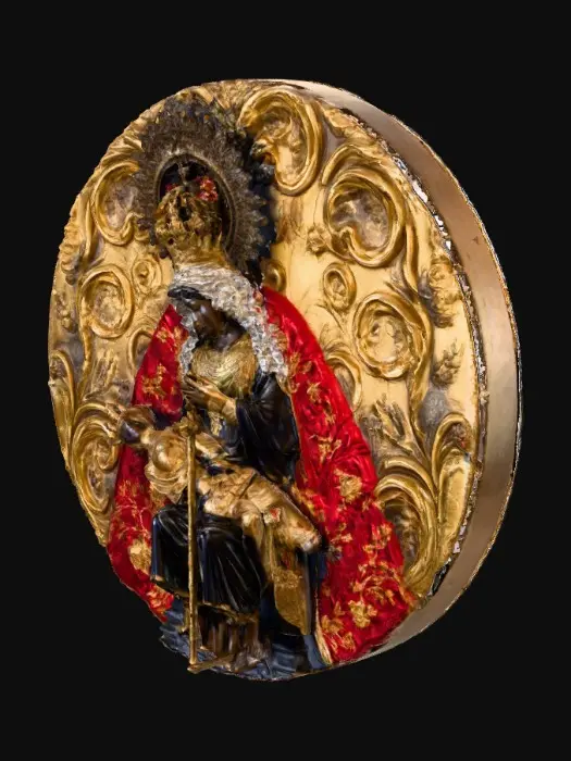 3D model for Virgen de Africa de diametro de 3 cm. tiene que estar bien resaltada con todo detalle  con decoracion barroca en mediorelieve. La imagen de la Virgen los detalle ssigue el estilo del arte sacro andaluz de España .