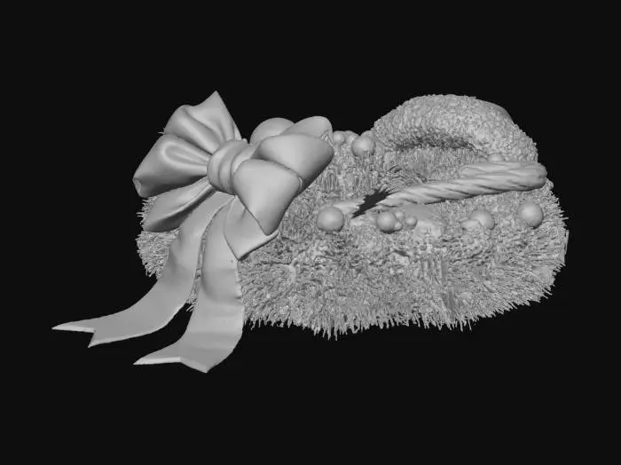 3D model for Um ornamento de guirlanda de Natal estilizado e vibrante, apresentando agulhas de pinheiro verdes e felpudas e uma base inferior de pele branca e fofa. A guirlanda é adornada com um laço vermelho, duas bolas douradas brilhantes, uma folha verde com bagas vermelhas, uma bola branca lustrosa, um bastão de doces listrado de vermelho e branco com um fundo dourado, e um elemento que lembra um gorro de Pai Natal vermelho com uma bola dourada. Pendurado por um cordão vermelho, o objeto exibe texturas macias e volumosas, com iluminação suave e uniforme.