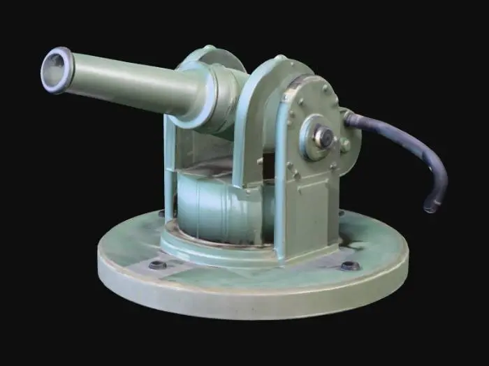 3D model for Un mortier d'artillerie avec un tuyau souple à l'arrière qui fonctionne à air comprimé. Monté sur un socle rond sans roue avec un engrenage, autre engrenange sous le canon pour régler l'angle