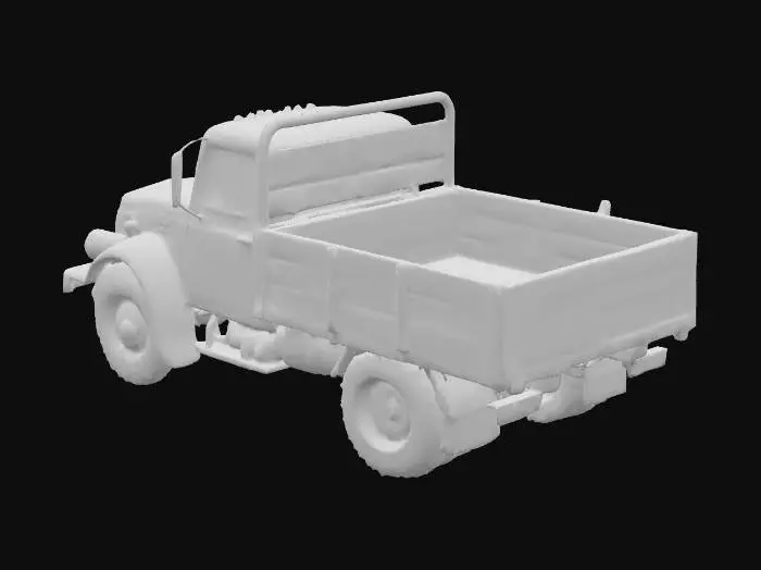 3D model for Ein olivgrüner 7,5-Tonnen-Pritschenwagen mit einer leicht verwitterten Lackierung, die Gebrauchsspuren aufweist. Die Pritsche besteht aus rustikalem, dunkelbraunem Holz mit sichtbaren Maserungen und Metallbeschlägen an den Ecken. Die runden Scheinwerfer und der einfache, trapezförmige Kühlergrill prägen das Gesicht der stabilen Fahrerkabine. Die großen, profilierten Reifen suggerieren gute Bodenhaftung.
