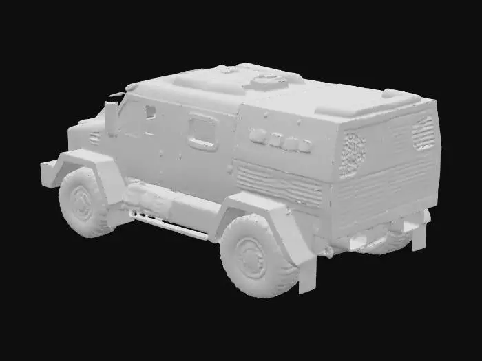 3D model for Niedriges, gepanzertes 6×6-Fahrzeug mit Schürzen über Radkästen, Run-Flat-Rädern. Front keilförmig, Gitter, IR-Scheinwerfer; Dach mit leerem Turmring, Sensorhub. Seitentür Schieber, Hecktüren geöffnet; Innenraum: Seitenbänke, Haltebügel, Netztaschen, Rack mit pink leuchtenden Energiezellen. Staukisten, Antennen, Schlepphaken. Mattgraue Lackierung mit Abplatzern, Schlamm am Unterboden, taktische Kennung. Farbpalette: Dunkelgrau, Schwarz, Hazard-Gelb, Neon-Pink. Halb-realistisch, stilisiert.