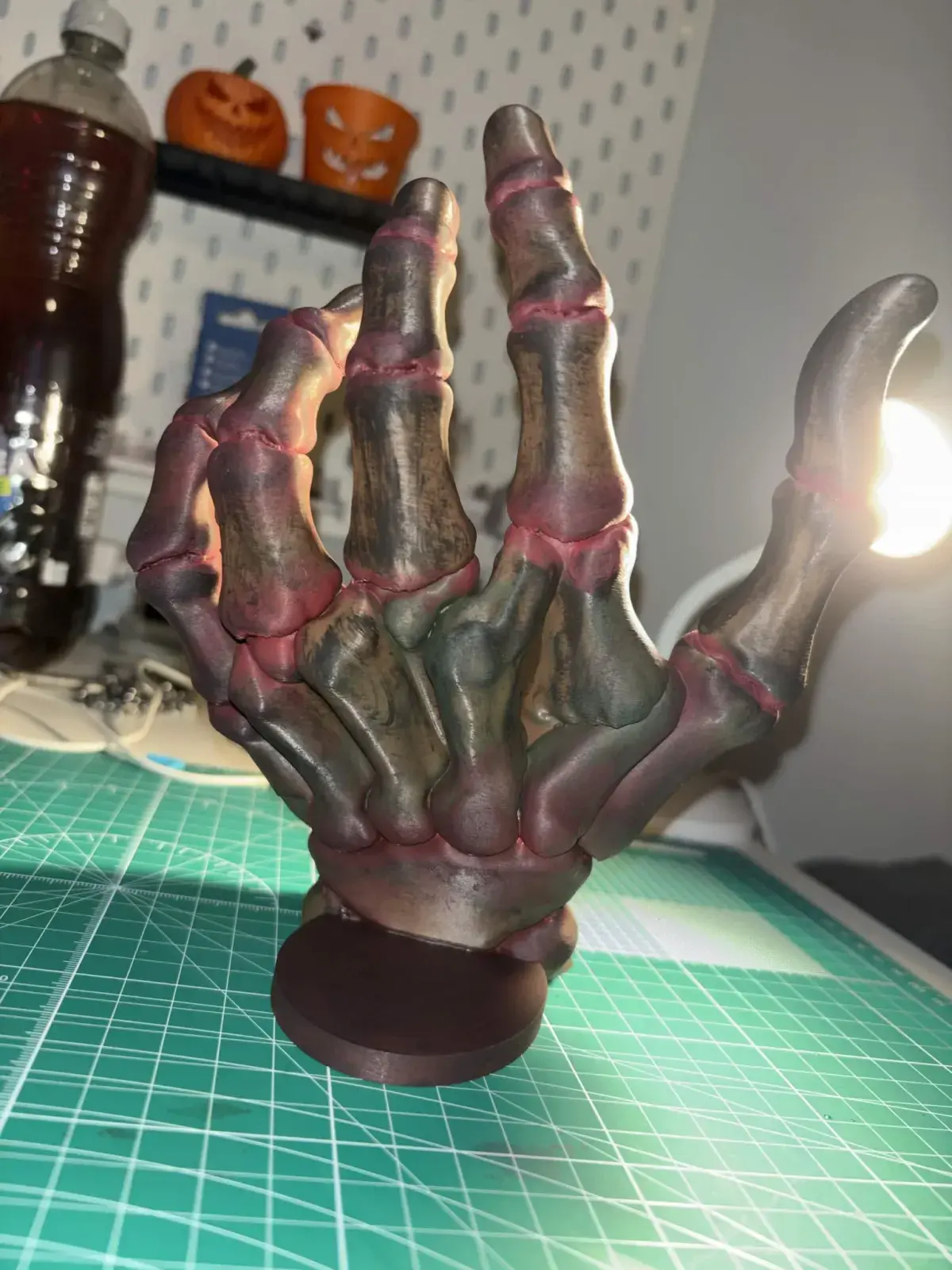 Skeleton Hand Phone Holder 3D print file — real print photo by Jan Aulmann