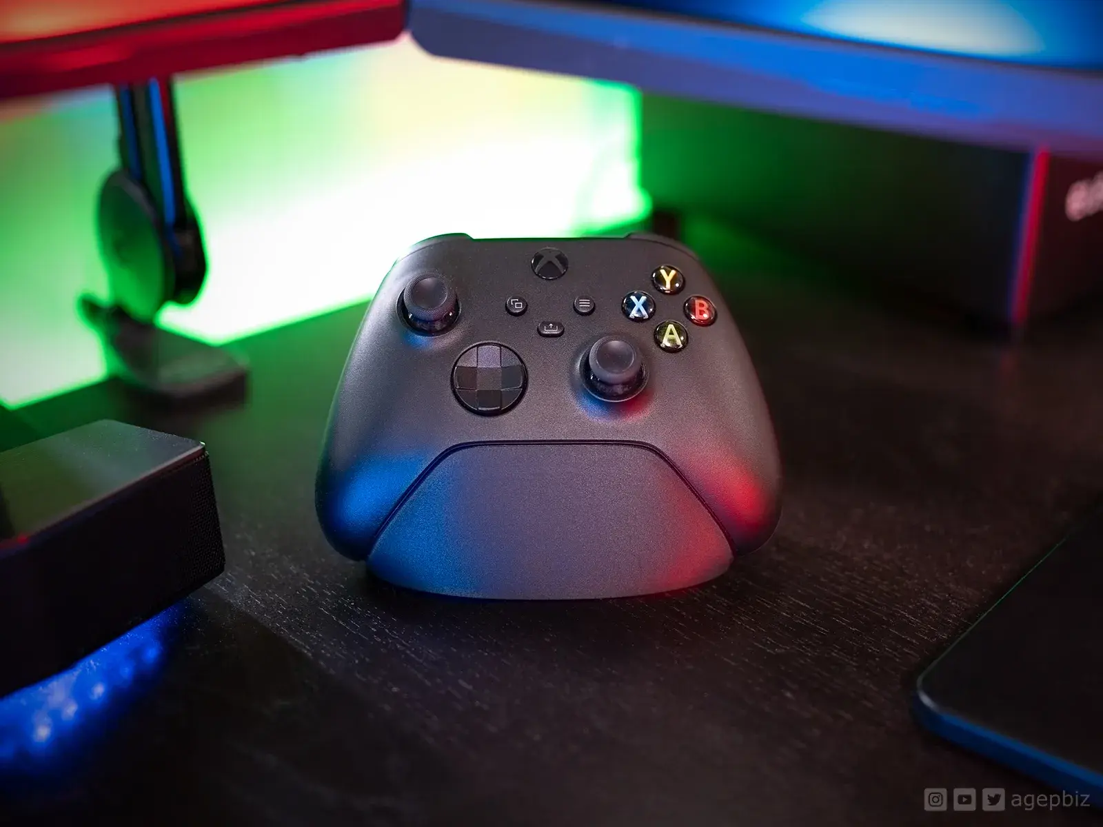 Minimalistic Xbox Controller Stand