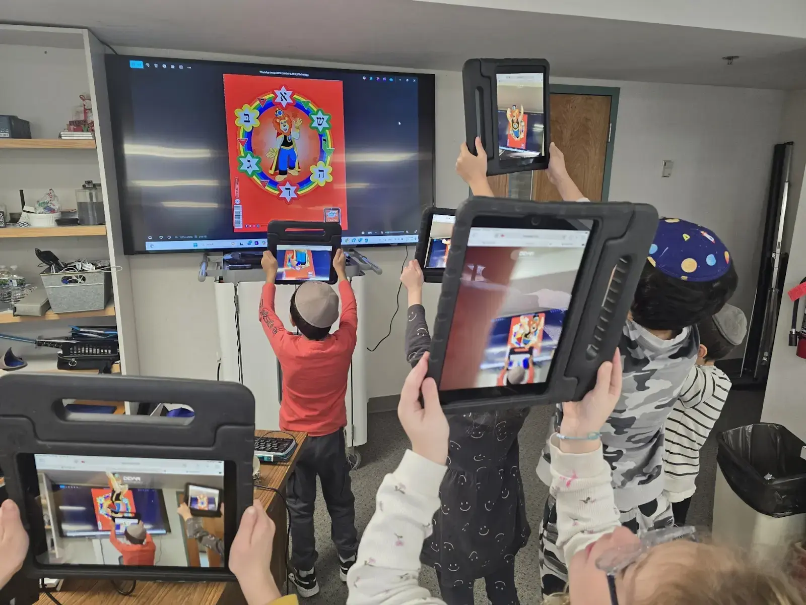 students-using-ar-technology-in-classroom