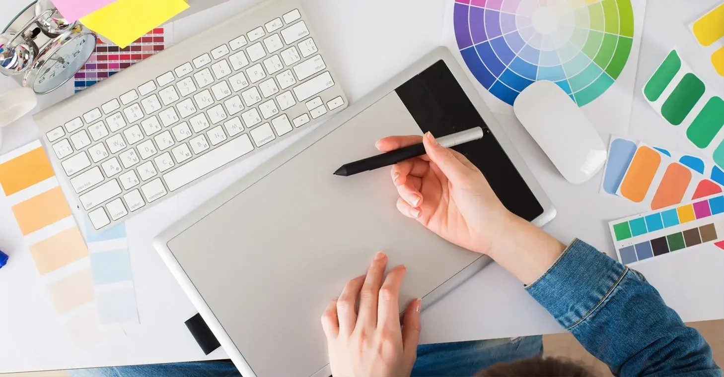 a-pen-tablet-on-the-desk