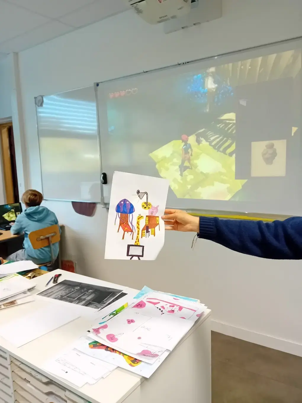 classroom-student-art-unity-projection