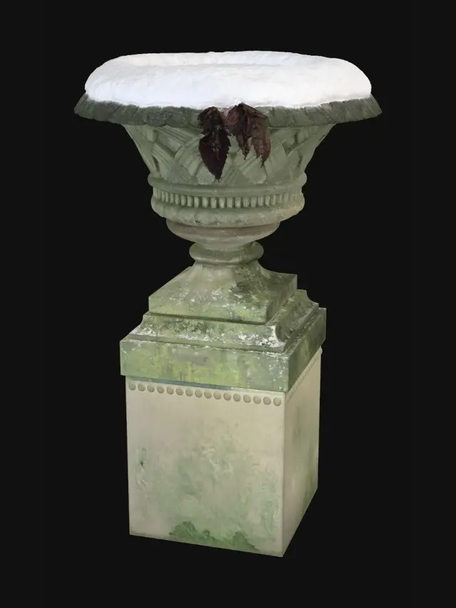 3D model for Snow-Covered Stone Urn