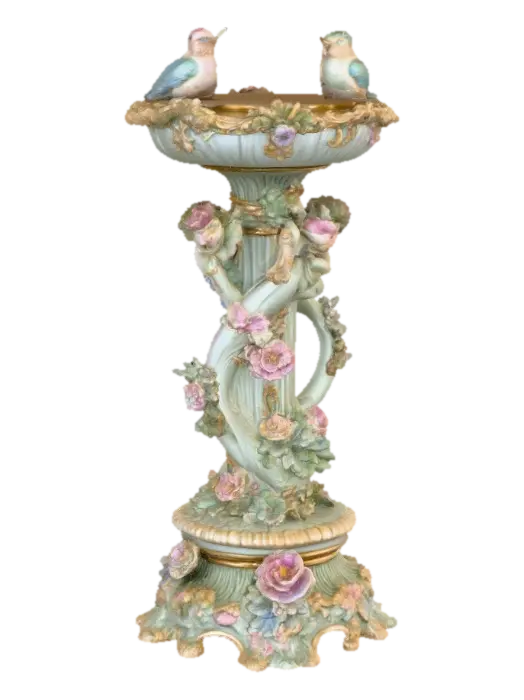 An elaborately designed pestal with a small bowl shapped base on top. The pedestal… - Cherubs 3D model, vytvořený pomocí AI