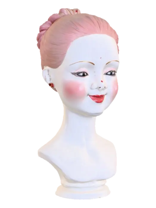 A vintage porcelain doll bust with arms and hands, Delicate hands with red lacquered… - Updo 3D model, vytvořený pomocí AI