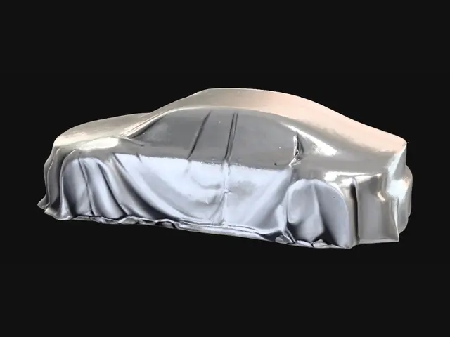 3D model for セダンが1枚の厚手の布で地面まで完全に覆われている