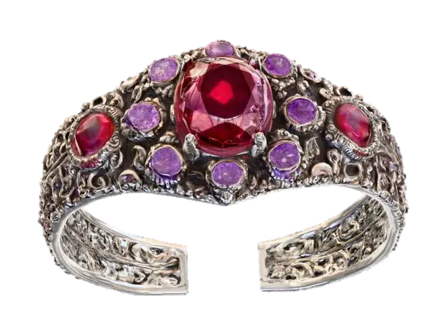 sterling silver cuff bracelet with ornate etched carvings and gemstones 3D model, vytvořený pomocí AI