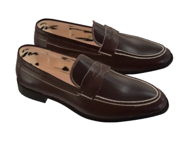 3D model for Luxury men's leather loafers, Italian craftsmanship, dark brown leather, elegant stitching, photorealistic product model, PBR textures , couleur combinéee