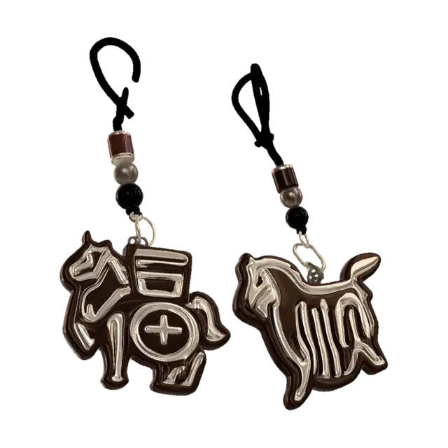 Pair of wooden animal keychains 3D-model, gegenereerd door AI